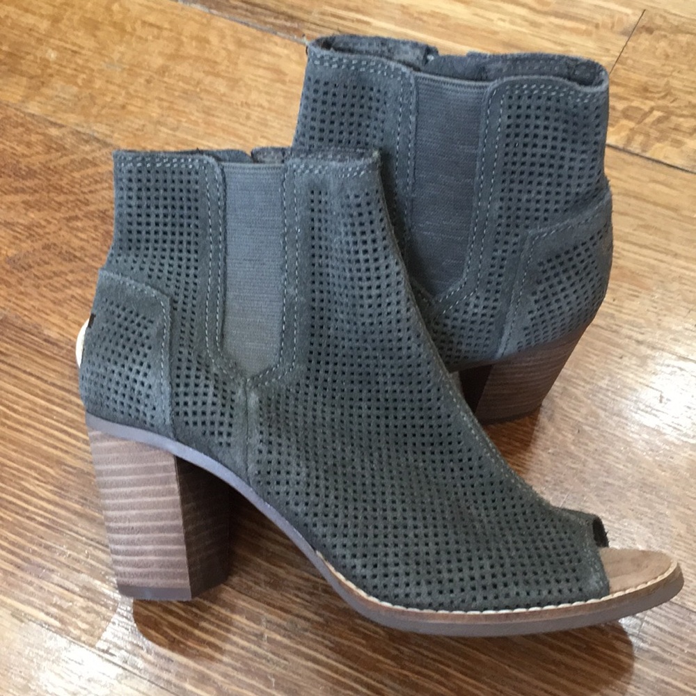 Toms suede open toe ankle booties size 7.5